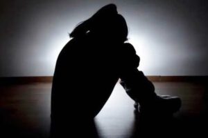 Niña de 12 años embarazada y desnutrida tras ser raptada