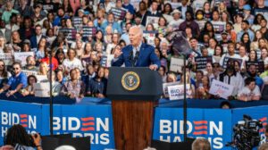 Biden defiende su fortaleza para seguir gobernando