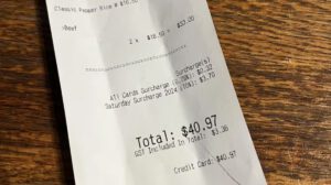 Recargos ocultos en restaurantes