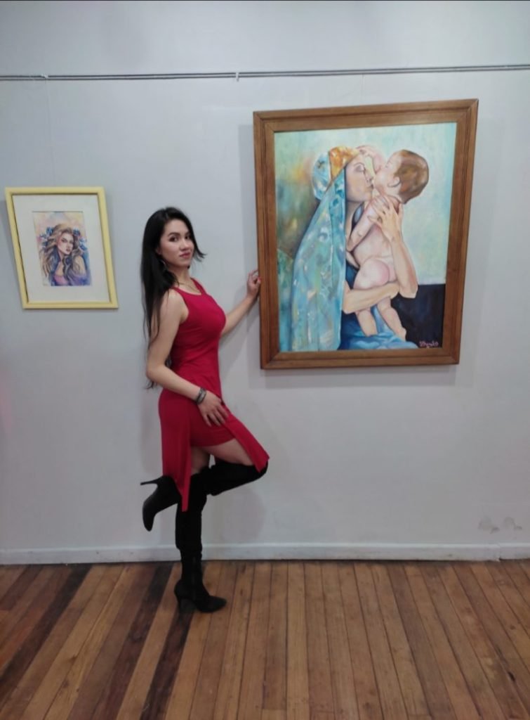 Zheyla Romero Chavarría en su primera exposición de arte