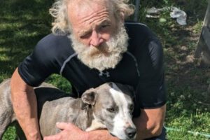 Brandon Garrett y su perro Blue, héroe del rescate