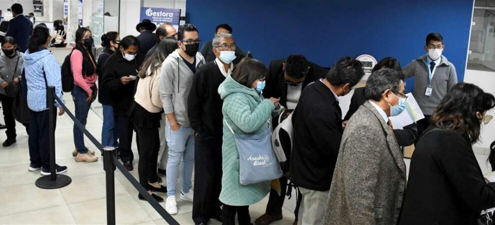 Jubilación forzosa propuesta para excluir a médicos y docentes universitarios