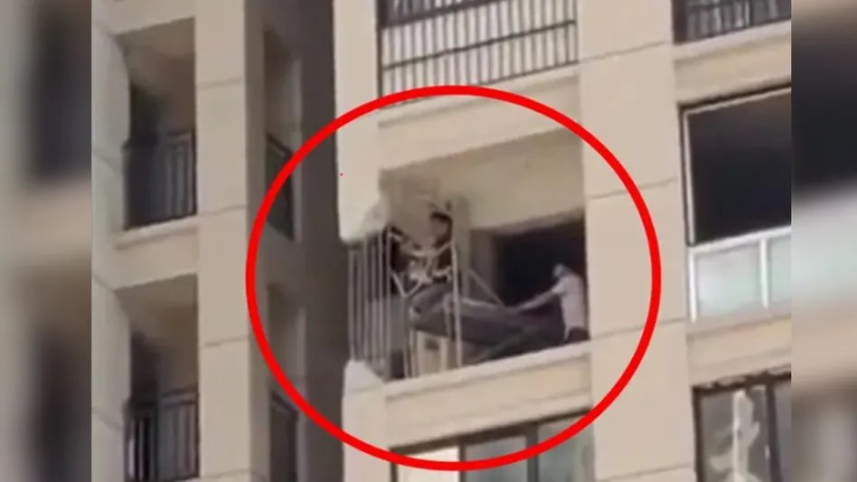 vecino retira pilar para tener mejor vista