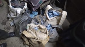 Coyotes de las minas reclutan personas para robar mineral en Huanuni