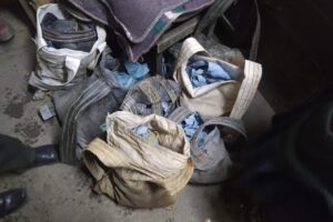 Coyotes de las minas reclutan personas para robar mineral en Huanuni