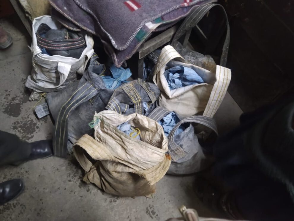 Coyotes de las minas reclutan personas para robar mineral en Huanuni