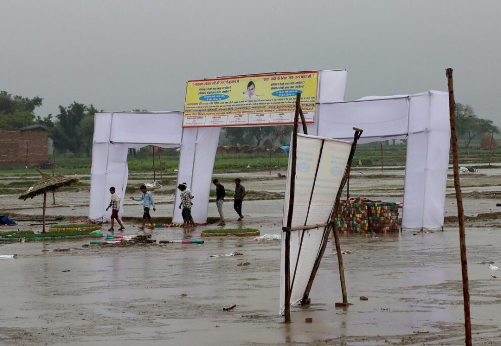 Bhole Baba en ceremonia religiosa en el norte de la India