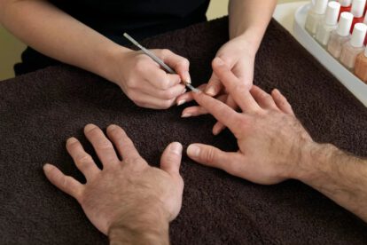 Uñas esculpidas en un desafío viral