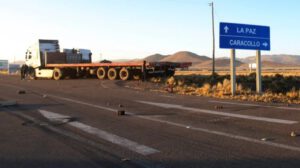 Bloqueo en Caracollo por demandas de asfalto y corrupción