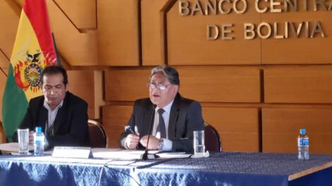 difusión de información financiera falsa en redes sociales