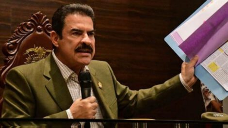 Manfred Reyes Villa en reunión con asambleístas