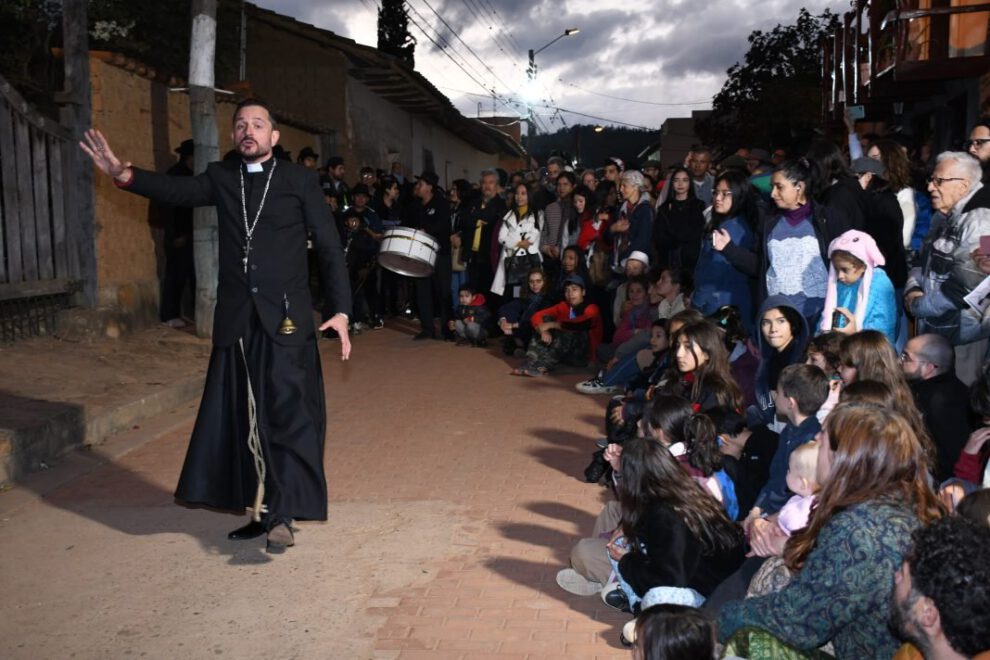 Público participando en el Festival TakuApu