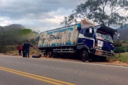 Conductor pierde la vida al intentar salvar a su esposa