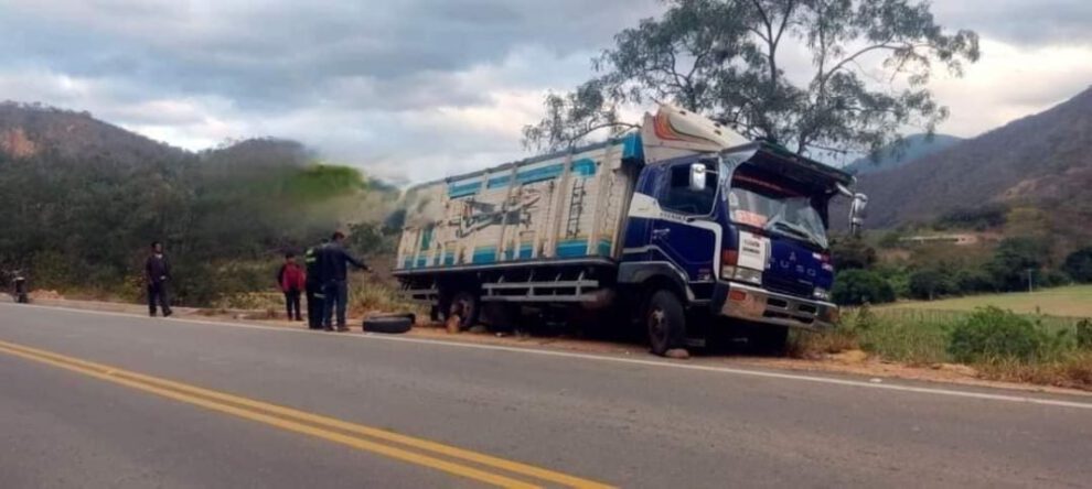 Conductor pierde la vida al intentar salvar a su esposa