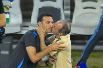 Marito y Scaloni celebrando la clasificación de Argentina