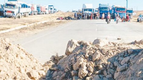 Bloqueo Caracollo en la doble vía Oruro - La Paz