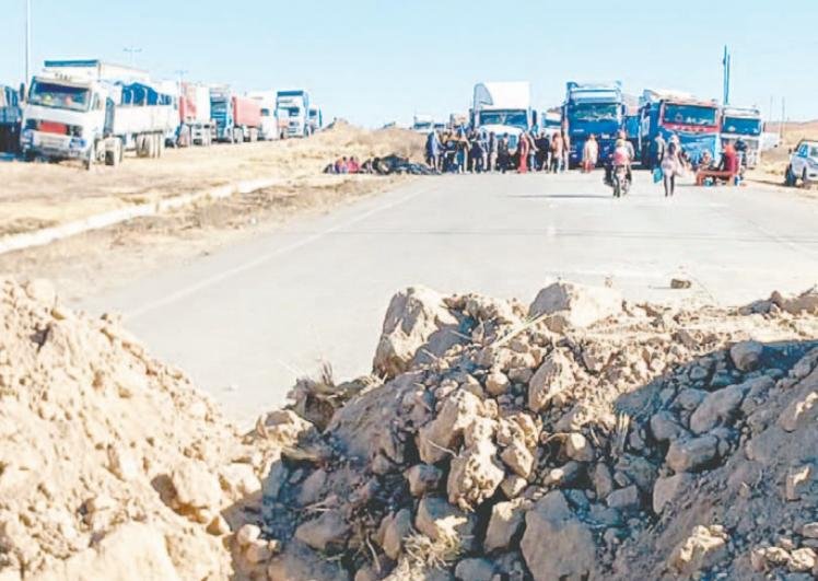 Bloqueo Caracollo en la doble vía Oruro - La Paz