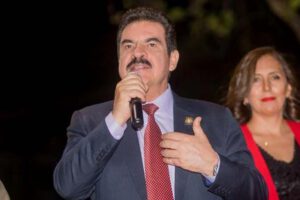 Manfred Reyes Villa alcalde del año por su labor en el desarrollo de Cochabamba