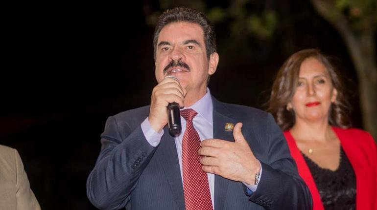 Manfred Reyes Villa alcalde del año por su labor en el desarrollo de Cochabamba