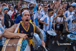 Barras argentinas en Nueva York apoyando a su selección