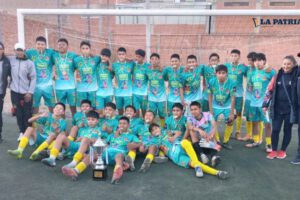 Deportivo Zanca campeón Sub-15 con medallas y trofeo