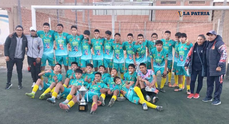Deportivo Zanca campeón Sub-15 con medallas y trofeo