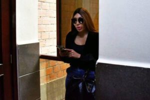 Gabriela Zapata inicia trámite legal para recuperar la custodia de su hija en Cochabamba