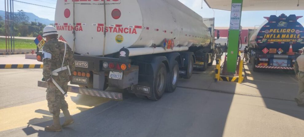 Decomisan combustible en operativos contra contrabando