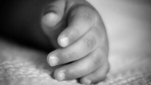 Bebé muere tras caer de su cama en El Alto
