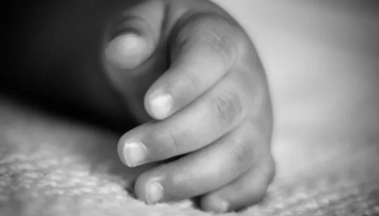 Bebé muere tras caer de su cama en El Alto