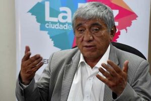 destrozos en plaza Abaroa