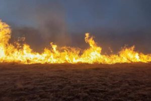 Incendio en la carretera Oruro-Potosí