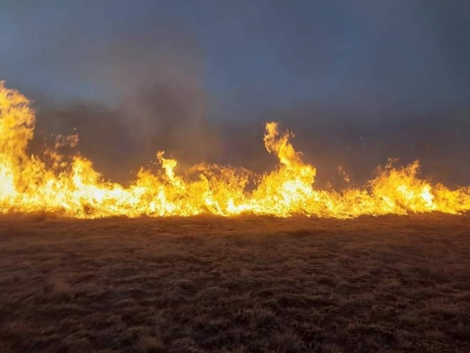 Incendio en la carretera Oruro-Potosí