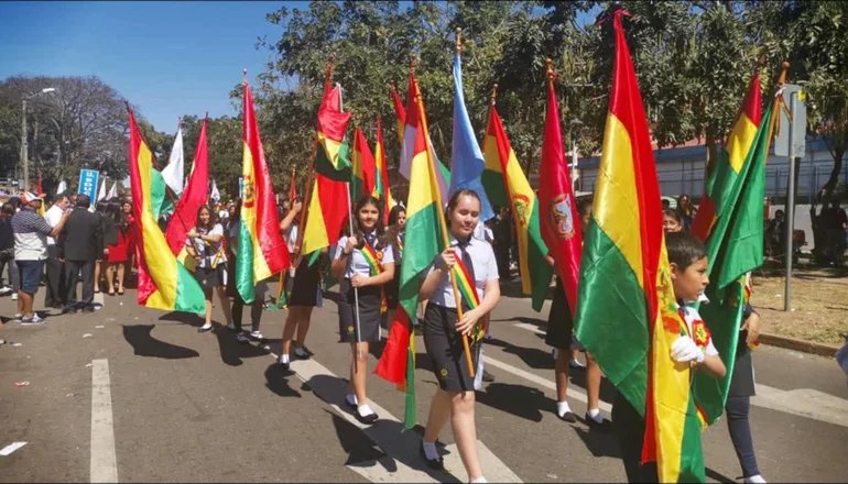 Cancelan desfile del 6 de agosto en Santa Cruz por crisis económica