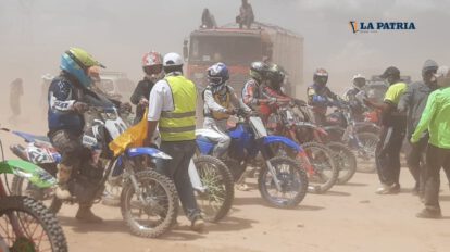 Prueba de motociclismo en Poopó
