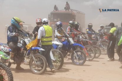 Prueba de motociclismo en Poopó