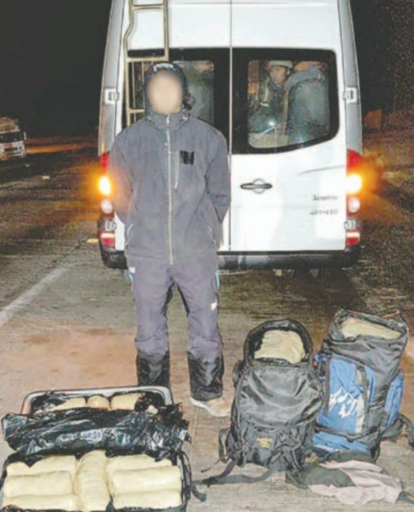 Operativo antidroga sorprende a supuesto turista con maleta y bolsos llenos de marihuana