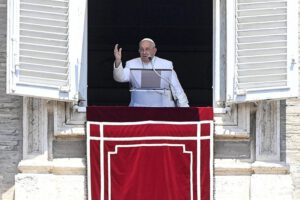 papa Francisco llama a la sobriedad y solidaridad para una vida digna