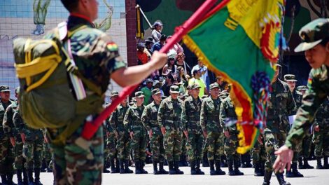 Joven premilitar fallece tras incidente durante revista militar en Sucre