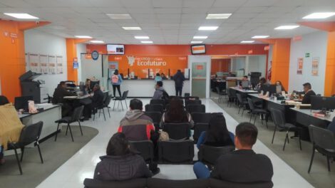 Banco Ecofuturo apoya a clientes paceños en su efeméride