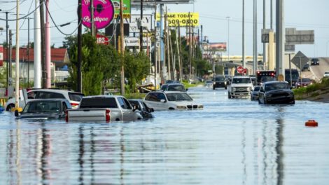 Tormenta Beryl causa más de 200.000 personas sin luz en Houston