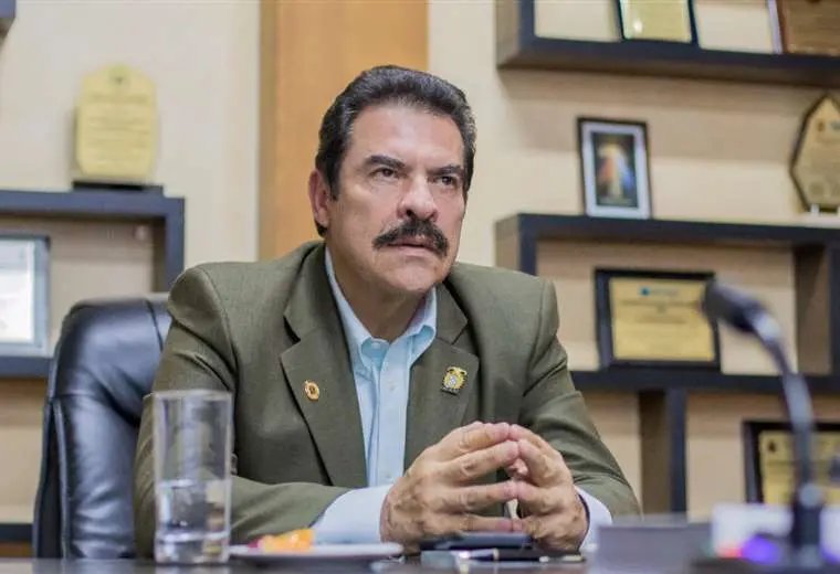 Manfred Reyes Villa planea encuentro clave con legisladores