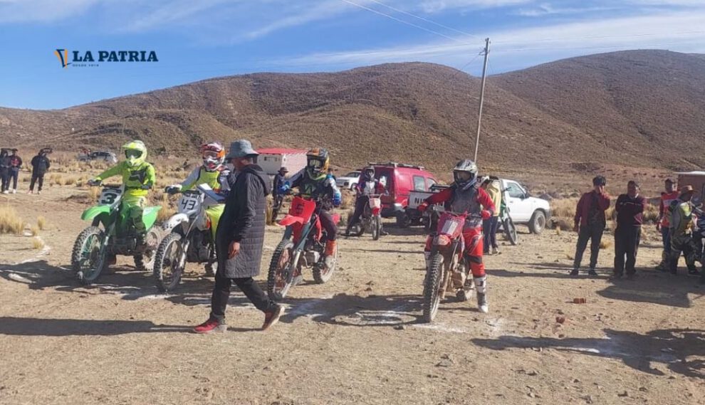 Prueba de motociclismo en Yuracari