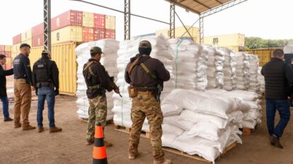 Cargamento de cocaína en Paraguay oculto entre sacos de azúcar