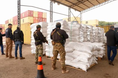 Cargamento de cocaína en Paraguay oculto entre sacos de azúcar