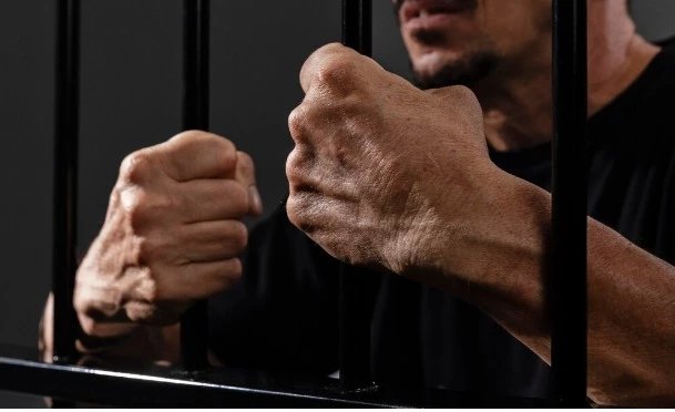 Condenan a 20 años de cárcel por violación