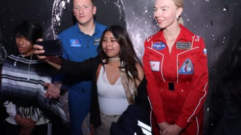 Encuentro con cosmonautas rusos en La Paz