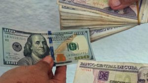 Dolarización parcial en Cuba para recuperar el valor del peso