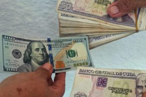 Dolarización parcial en Cuba para recuperar el valor del peso