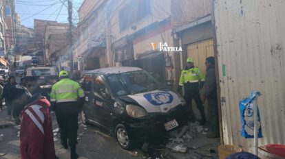 Accidente en la Super Feria donde una conductora de radiotaxi perdió el control